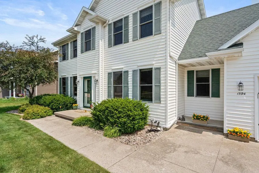 1594 LONE OAK DRIVE, Neenah, WI 54956 - #2