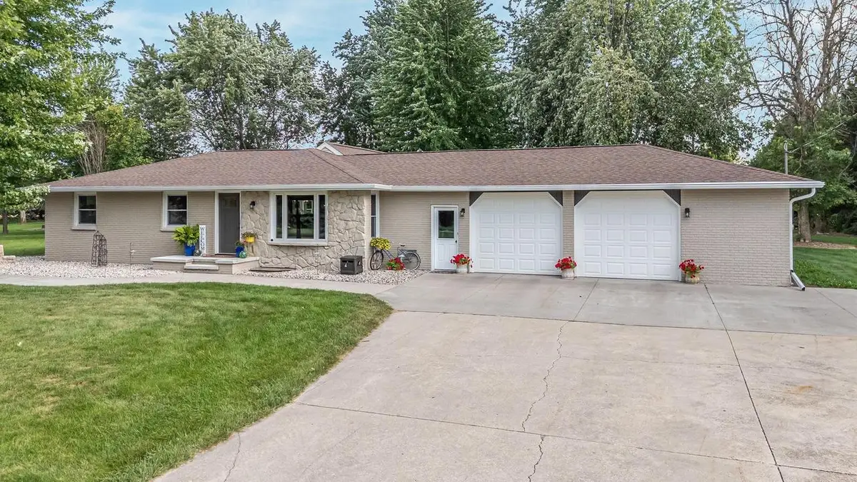 W2221 COUNTY RD UU, Appleton, WI 54913 - #1
