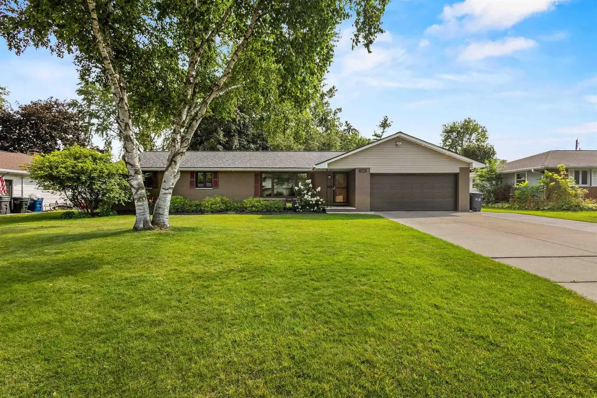 524 E BRIAR LANE, Green Bay, WI 54301 - #1