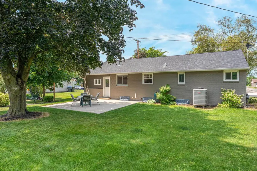 906 OSHKOSH STREET, New London, WI 54961 - #2