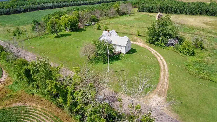 N6221 32ND AVENUE, Fremont, WI 54940 - #3