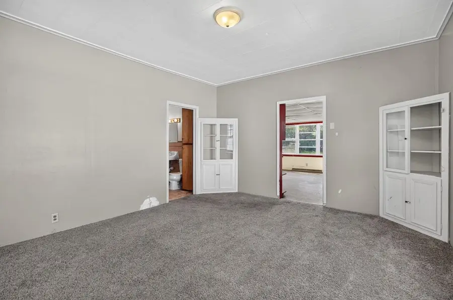 1129 W NEW YORK AVENUE, Oshkosh, WI 54901 - #3