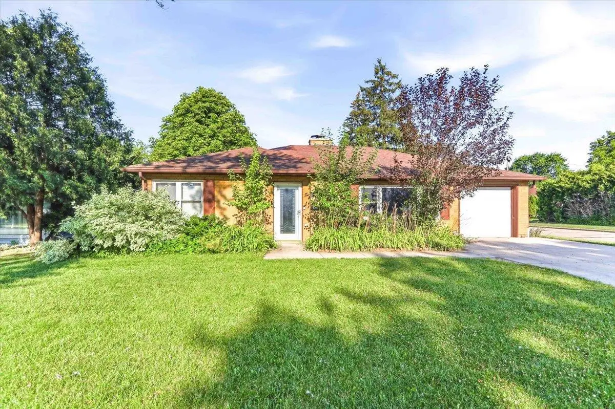 421 S LAKE STREET, Neenah, WI 54956 - #1