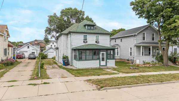246 W 12TH AVENUE, Oshkosh, WI 54902