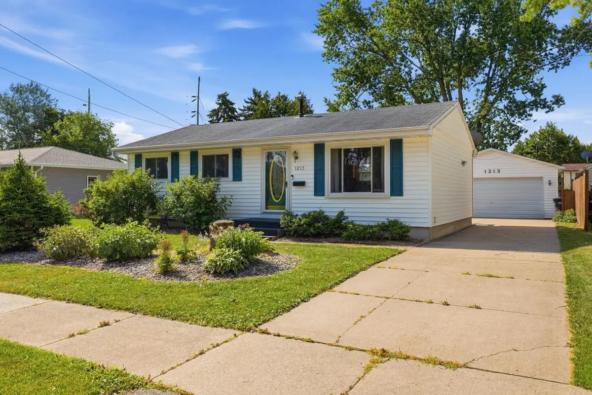 1213 W 11TH AVENUE, Oshkosh, WI 54902 - #1