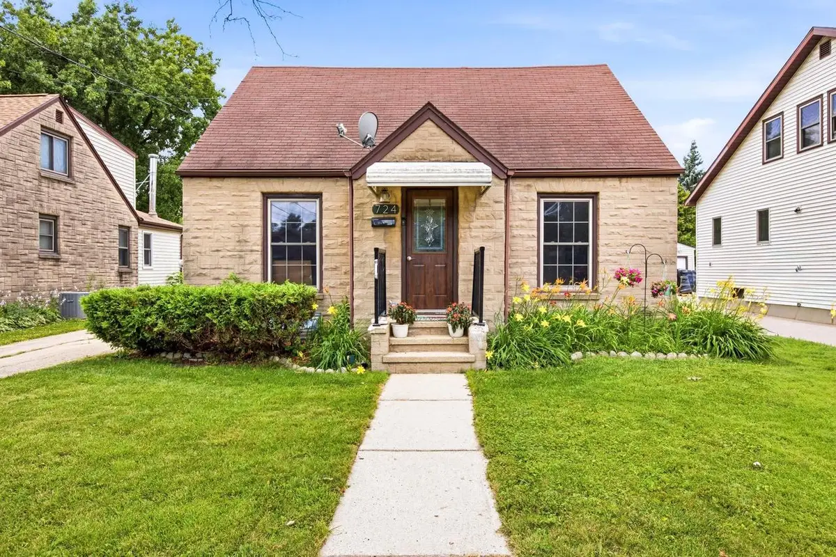 724 STATE STREET, Menasha, WI 54952 - #1
