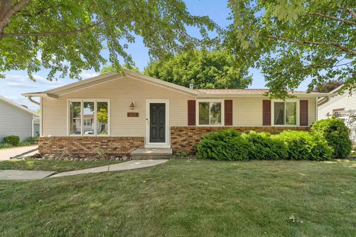 2515 MINERVA STREET, Oshkosh, WI 54901 - #1