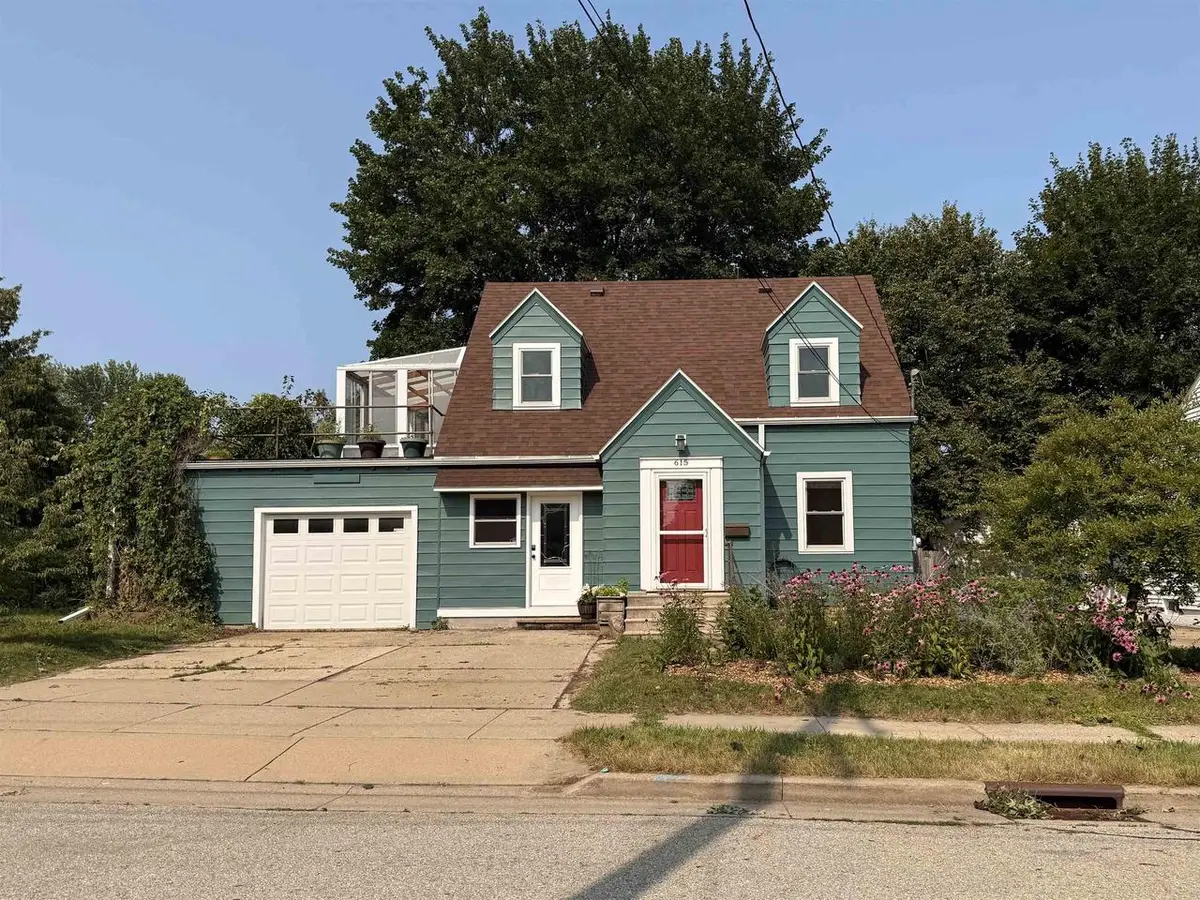615 S WEIMAR STREET, Appleton, WI 54915 - #1