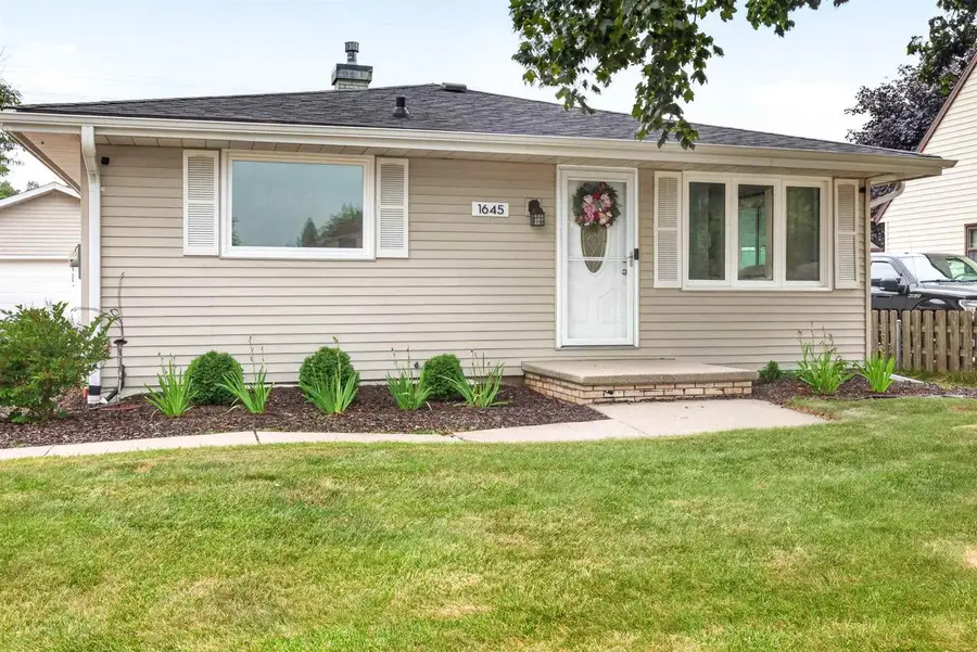 1645 E ROELAND AVENUE, Appleton, WI 54915 - #2