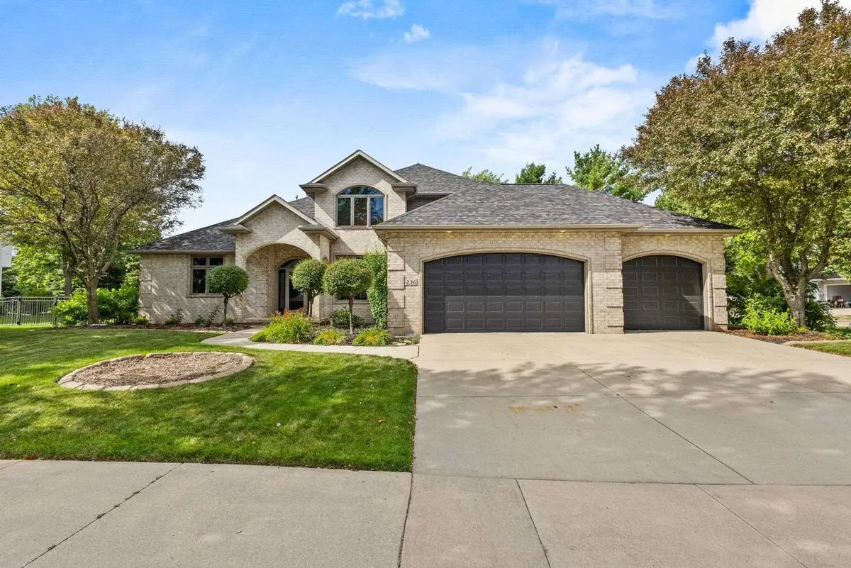 236 E THORNBROOK LANE, Appleton, WI 54913 - #1