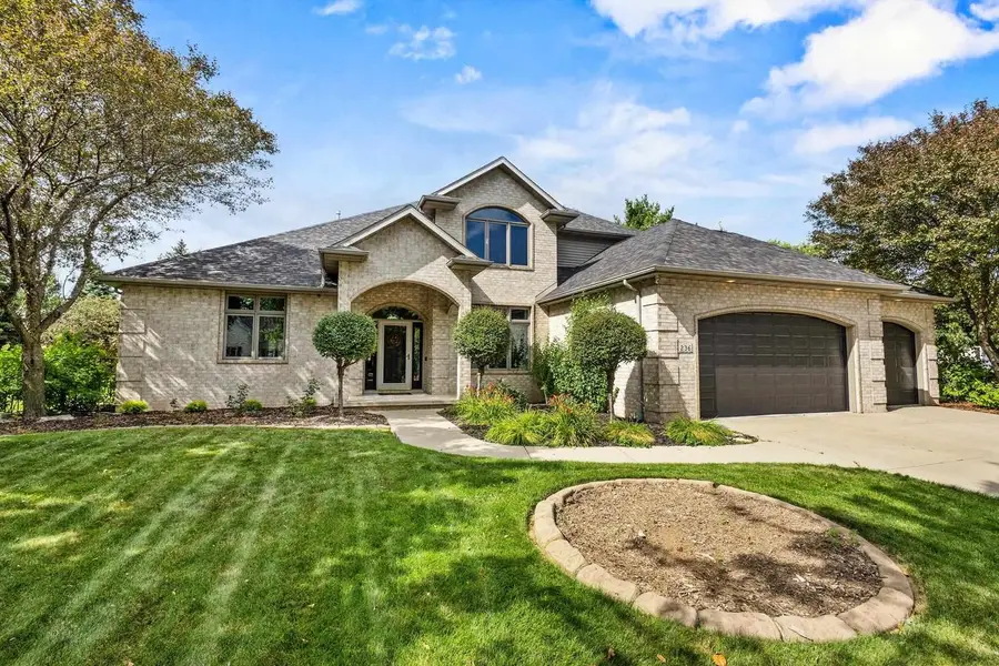 236 E THORNBROOK LANE, Appleton, WI 54913 - #2
