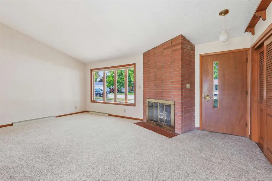 327 S ROGER STREET, Kimberly, WI 54136 - #2