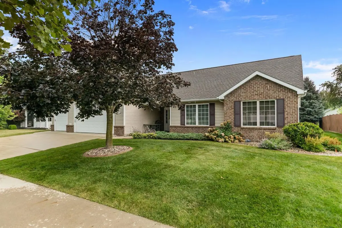 4013 E BENVALLEY DRIVE, Appleton, WI 54913 - #1