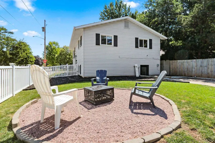 919 E TENNESSEE AVENUE, Oshkosh, WI 54901 - #2