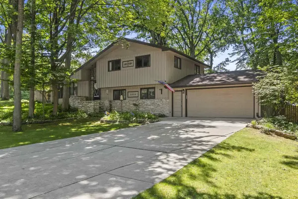 2424 PINEHURST CIRCLE, Green Bay, WI 54302