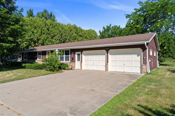 156 W HIGHLAND DRIVE, Oconto Falls, WI 54154