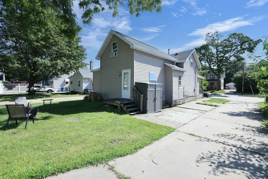 1407 N MAIN STREET, Oshkosh, WI 54901 - #3