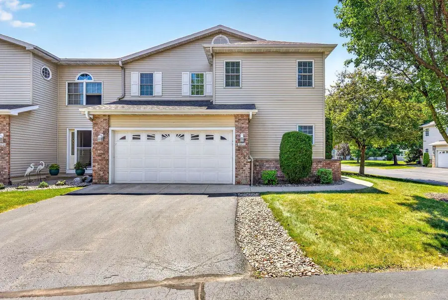1027 E GREEN TREE COURT, Appleton, WI 54915 - #2