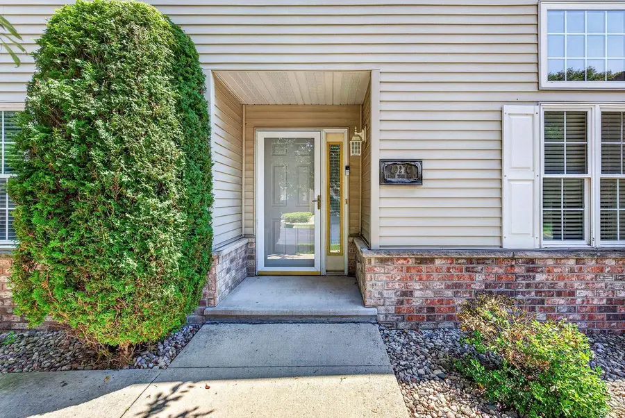 1027 E GREEN TREE COURT, Appleton, WI 54915 - #3