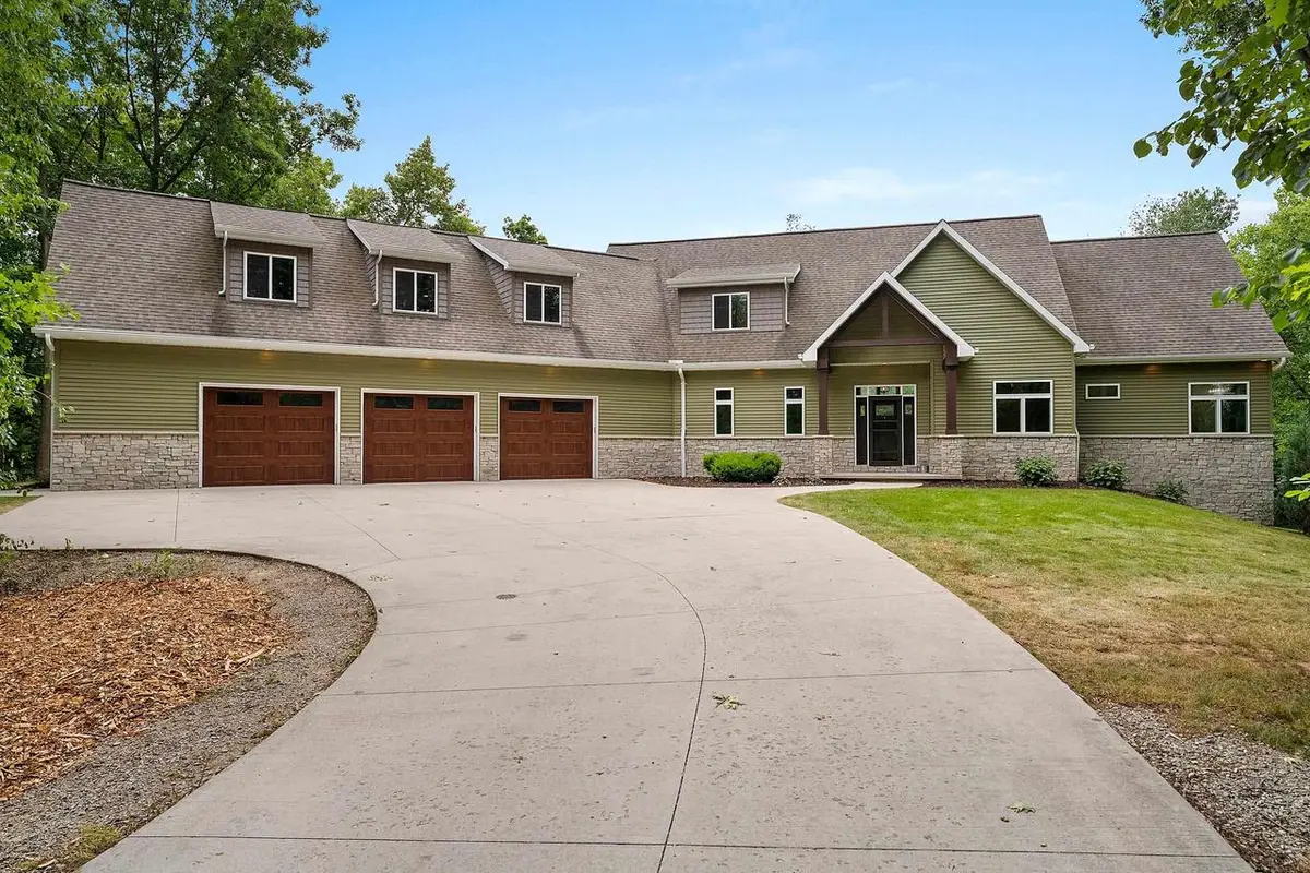 635 RUYS WOODS COURT, Combined Locks, WI 54113 - #1