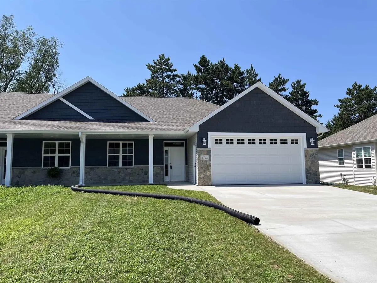 2103 ABBEY ROAD, New London, WI 54961 - #1