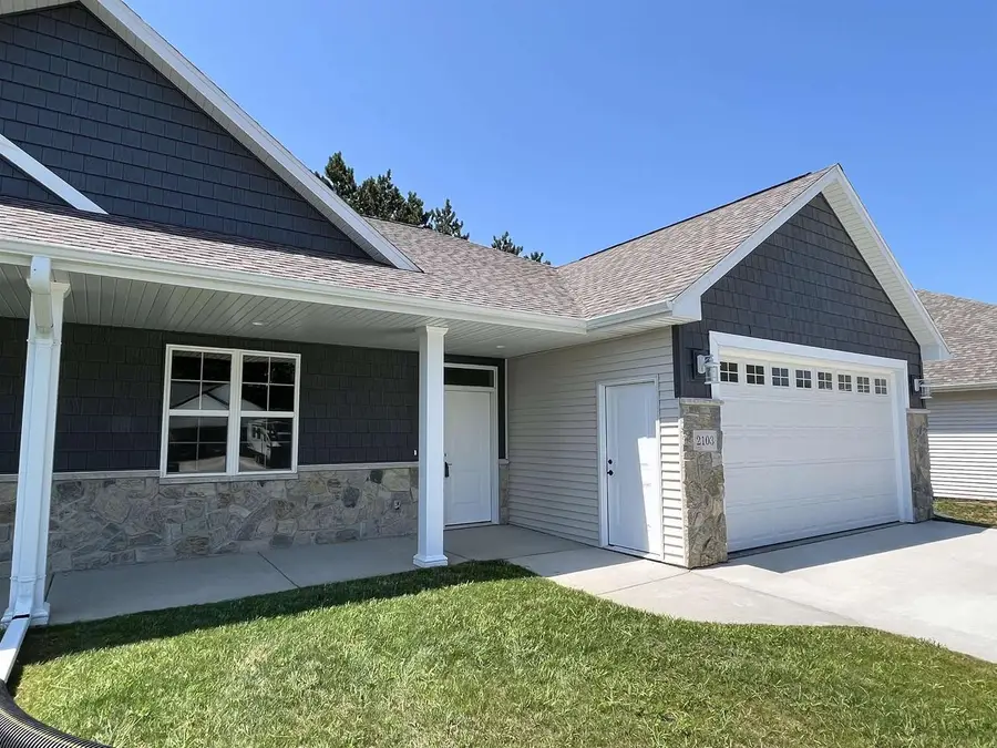 2103 ABBEY ROAD, New London, WI 54961 - #2
