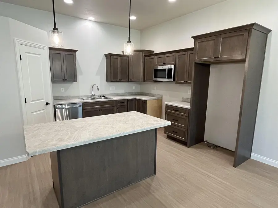 2103 ABBEY ROAD, New London, WI 54961 - #3