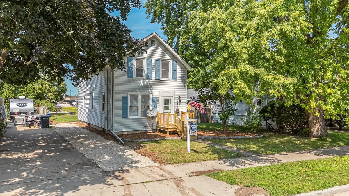 728 W 4TH AVENUE, Oshkosh, WI 54901 - #1