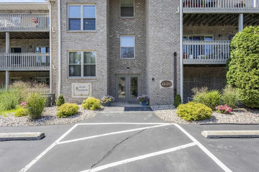 1600 RUSTIC OAKS COURT  #11, Green Bay, WI 54301 - #3