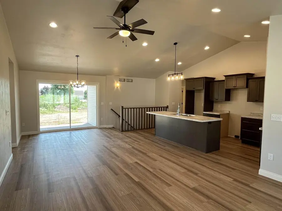 1430 CAROLINE DRIVE, New London, WI 54961 - #3