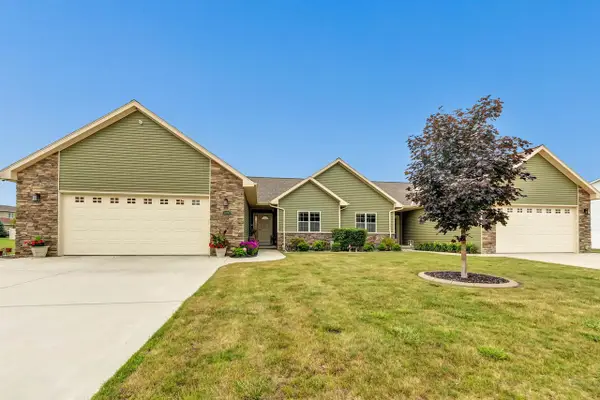 2206 BLUE STEM LANE, De Pere, WI 54115