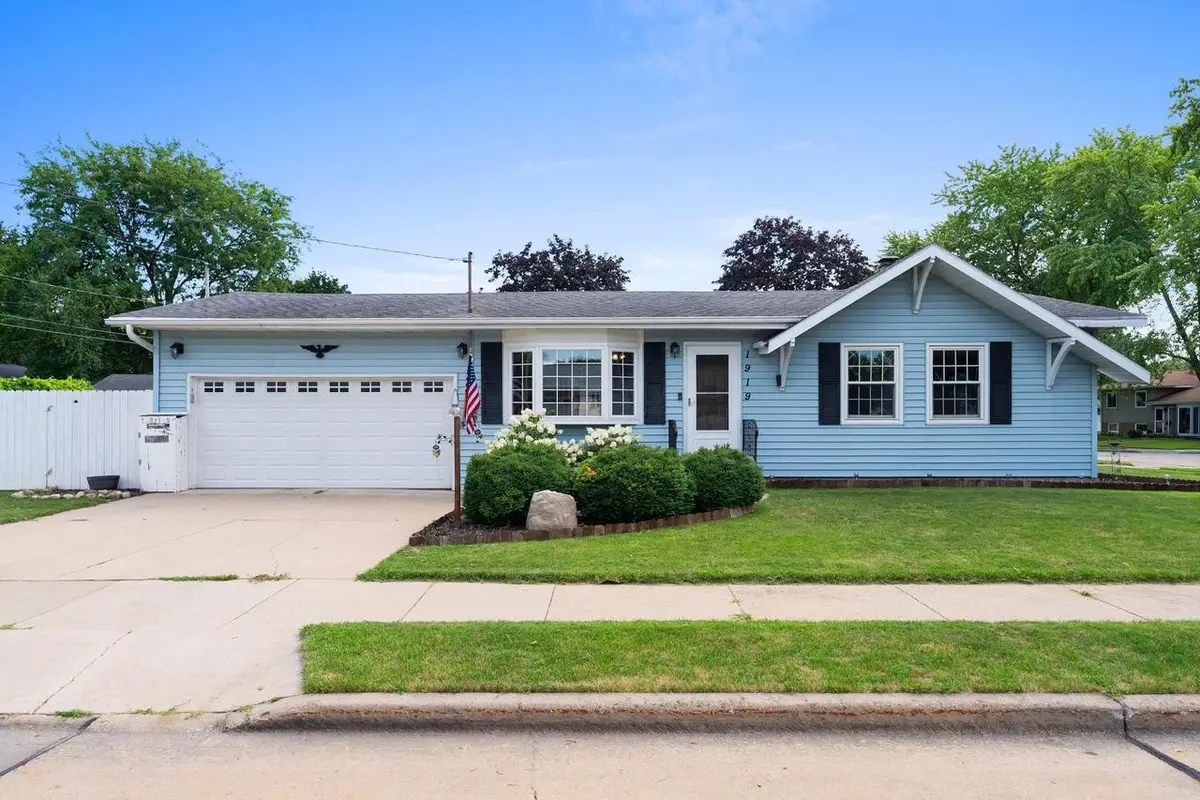 1919 WINCHESTER AVENUE, Oshkosh, WI 54901 - #1