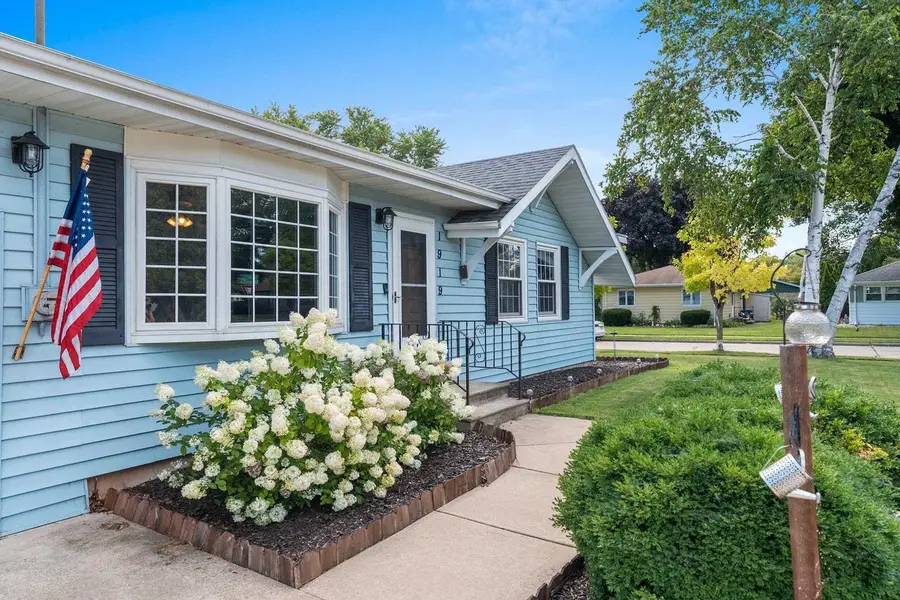 1919 WINCHESTER AVENUE, Oshkosh, WI 54901 - #3