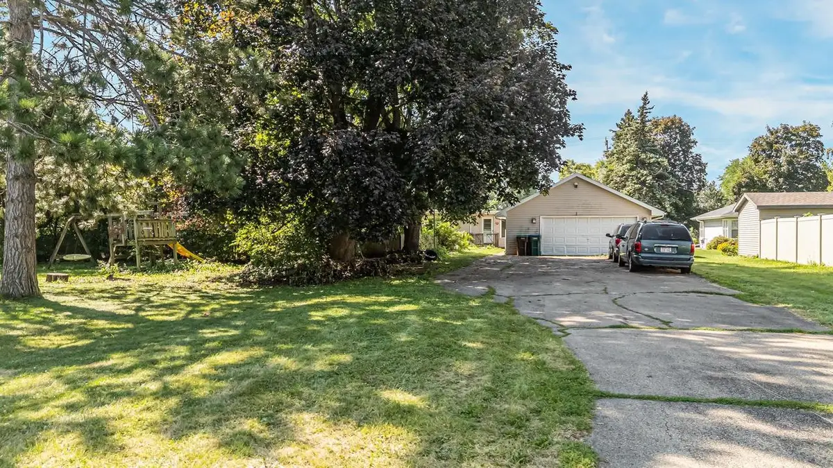 2805 W 1ST AVENUE, Appleton, WI 54914 - #1