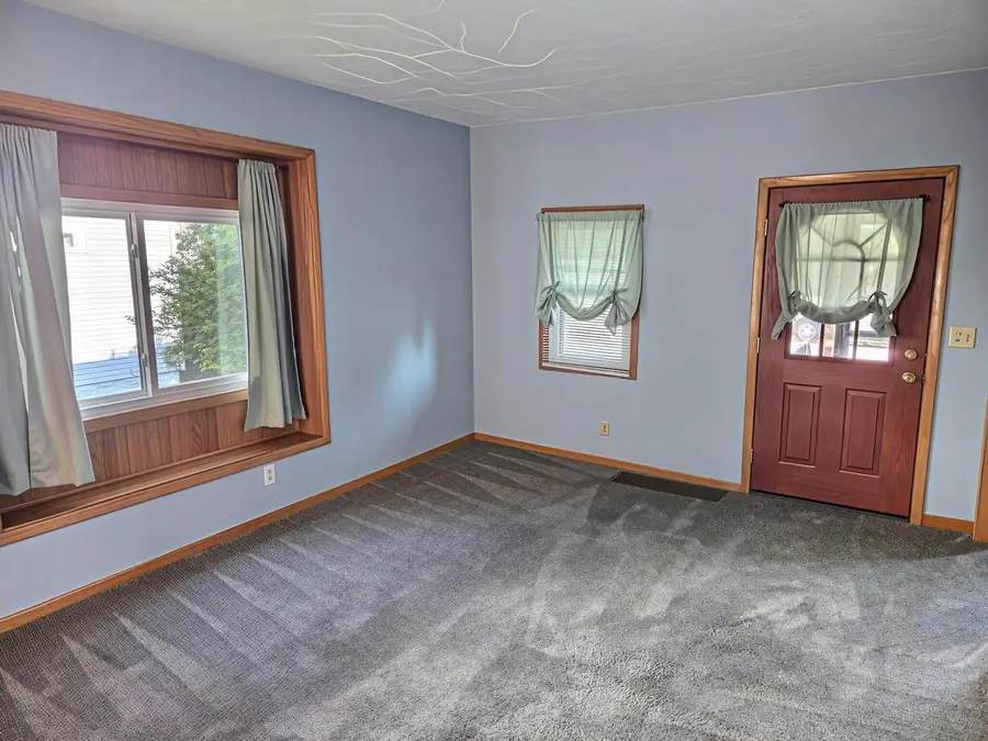 806 W 8TH AVENUE, Oshkosh, WI 54902 - #2