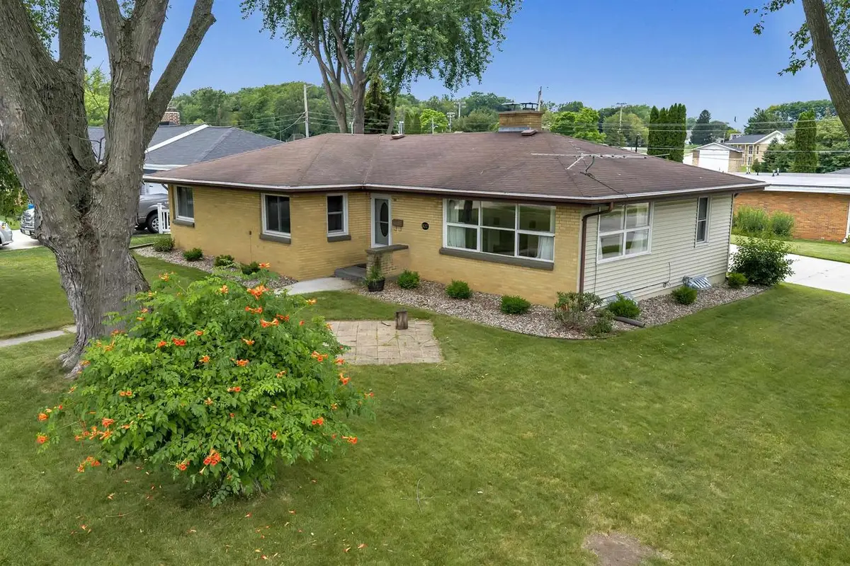 802 ERNST DRIVE, Green Bay, WI 54304 - #1