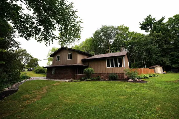 208 W HIGHLAND DRIVE, Oconto Falls, WI 54154