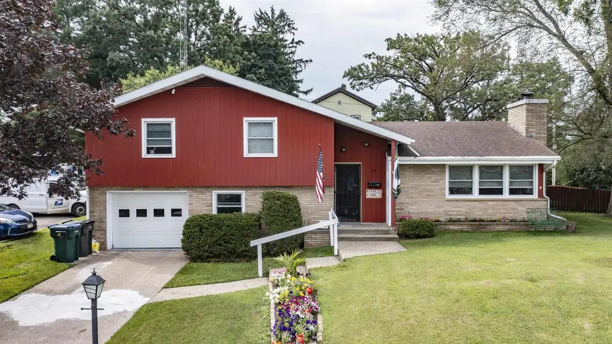 119 W BADGER STREET, Waupaca, WI 54981 - #1