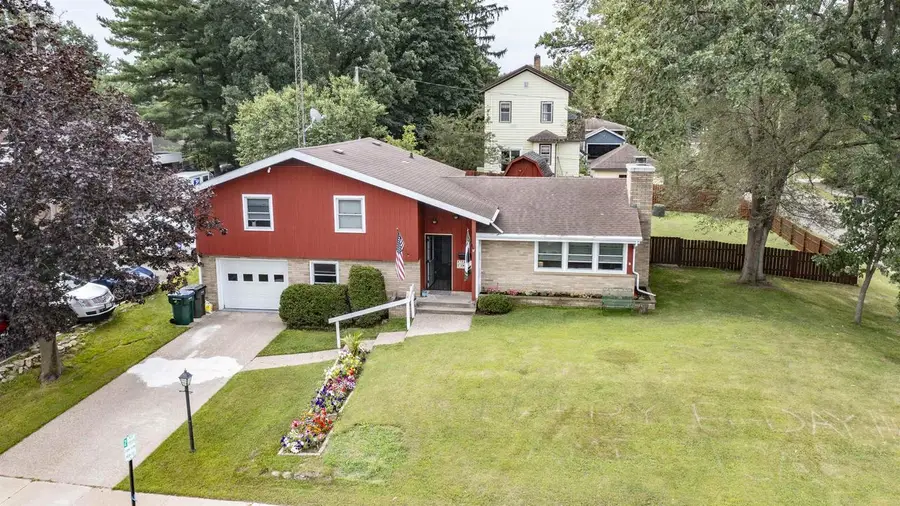 119 W BADGER STREET, Waupaca, WI 54981 - #3