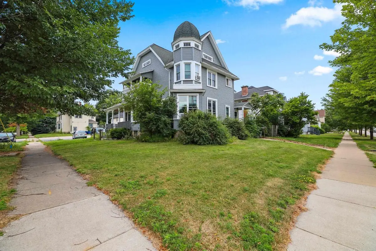 803 N BROADWAY, Green Bay, WI 54303 - #1