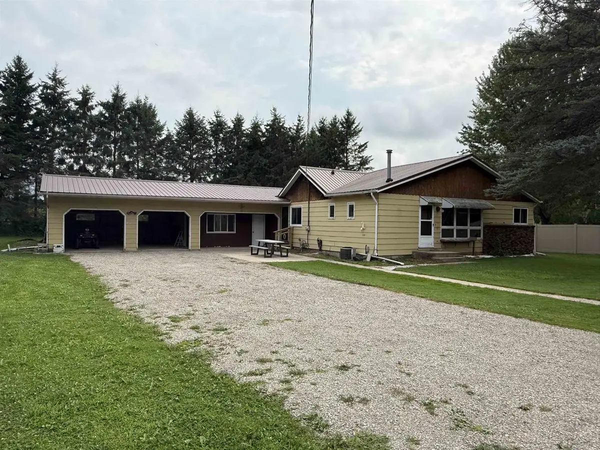 W4633 BUSS DRIVE, Cecil, WI 54111 - #1