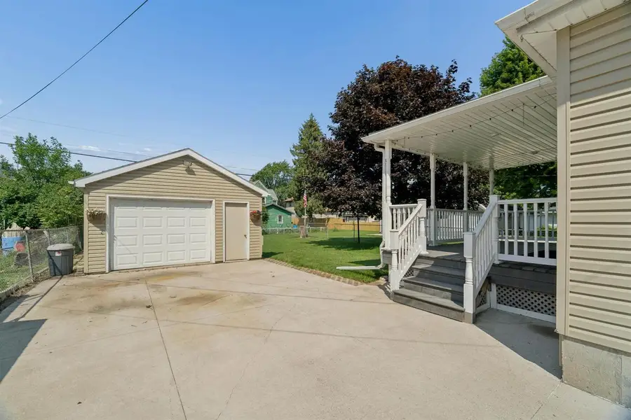913 WISCONSIN AVENUE, North Fond Du Lac, WI 54937 - #2