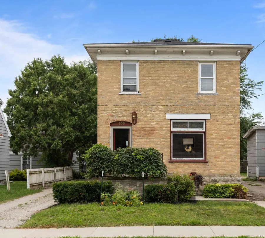 303 E PARKWAY AVENUE, Oshkosh, WI 54901 - #2