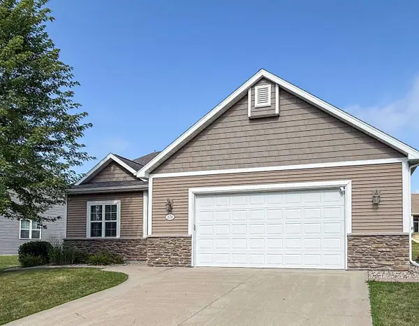 1636 OAK HOLLOW LANE, Neenah, WI 54956