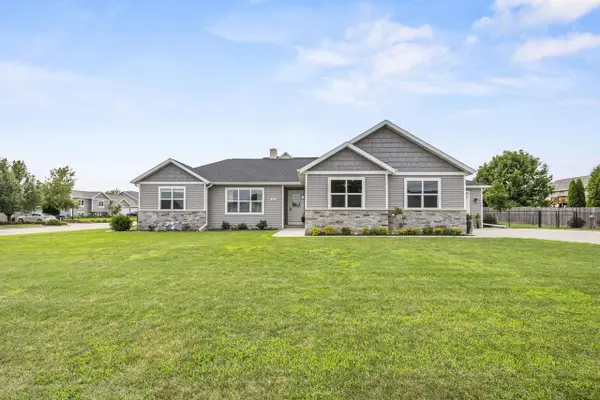825 S LINCOLN STREET, Hortonville, WI 54944