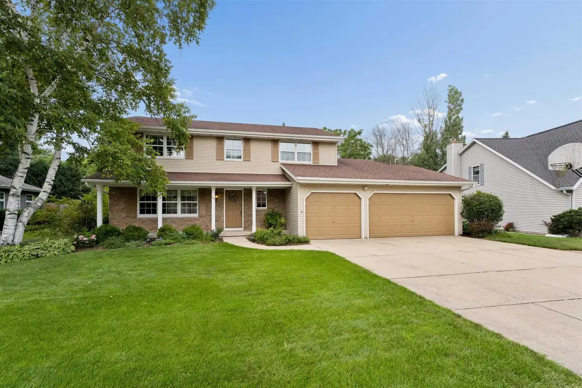 33 PHEASANT COURT, Appleton, WI 54915 - #1