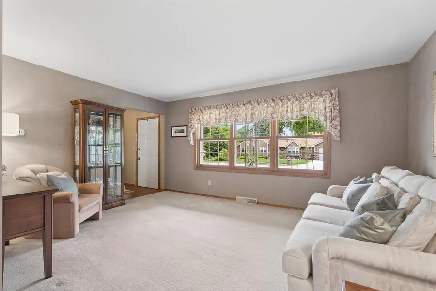 33 PHEASANT COURT, Appleton, WI 54915 - #2
