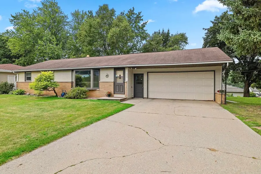 374 SKYLINE BOULEVARD, Green Bay, WI 54302 - #3