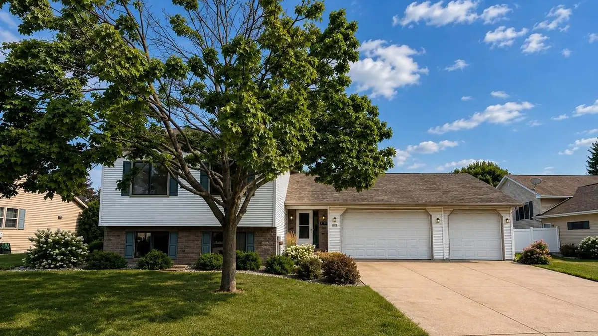 3171 MOCKINGBIRD WAY, Oshkosh, WI 54904 - #1