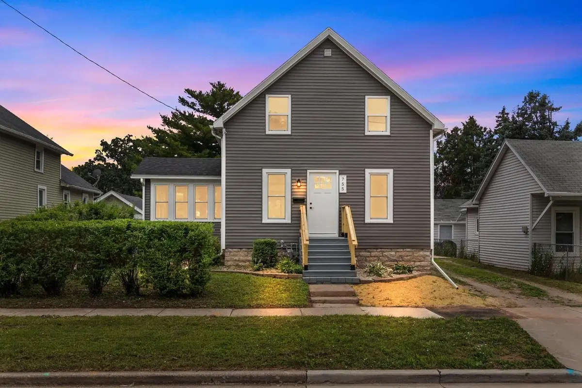 755 OAK STREET, Oshkosh, WI 54901 - #1